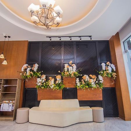 New York Hotel Phnom Penh Esterno foto